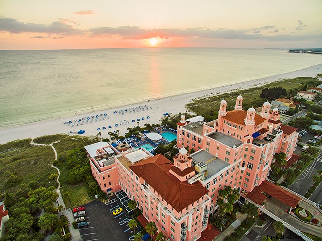 Questo palazzo rosa sul mare è un icona della costa del Golfo della Florida 